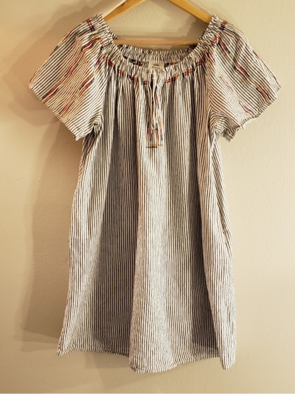 (L) Off-The-Shoulder Dress